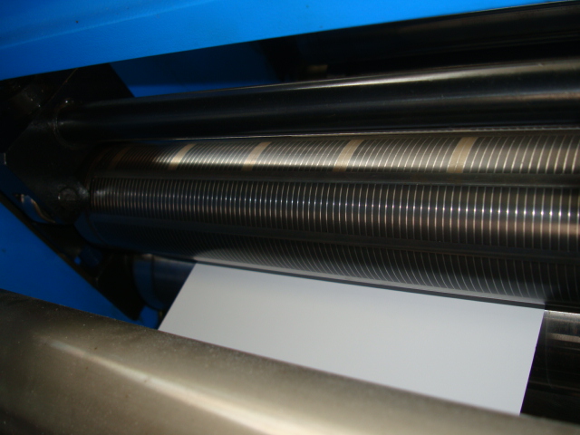 Impresora flexográfica con tres dispositivos de troquelado Modelo LRY-320/450