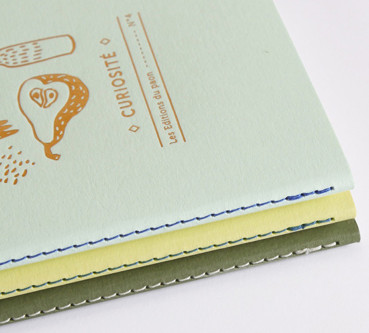Cuaderno/pasaporte/máquina de costura de libros de cuentas.